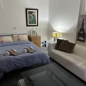 Apartment Super Spacious, Grnd Floor Flat, London