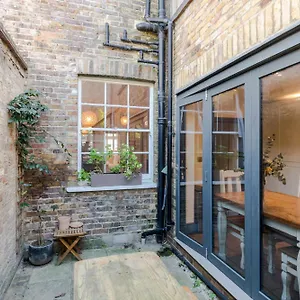 Apartment Bright De Beauvoir Pied A Terre, London