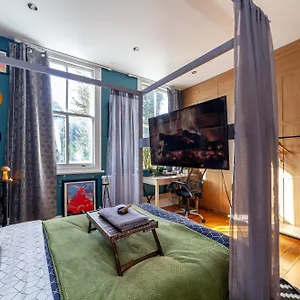 Homestay Master En - Townhouse Double With Garden & Hot Tub, London