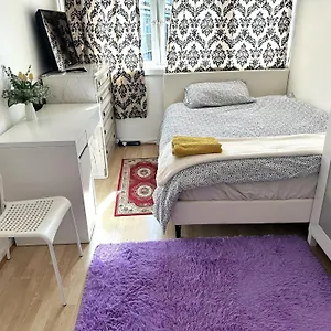 Homestay Excellent Double In Cheap Rate Around, London